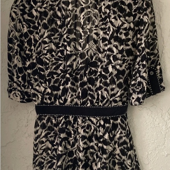 BCBG Max Azria Ribbon Tie Abstract Floral Semi Sheer Silk Wrap Top Sz XS - Picture 6 of 15